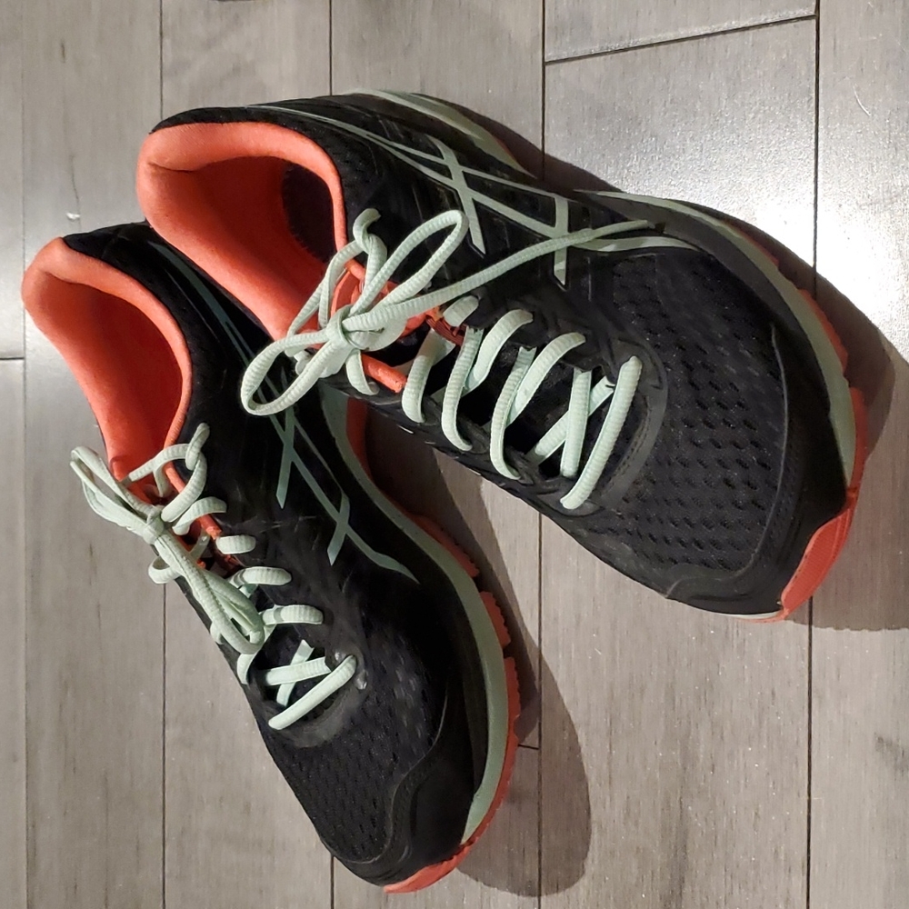 DISCOUNTED SHIPPING - ASICS GT2000 sneakers WUS10